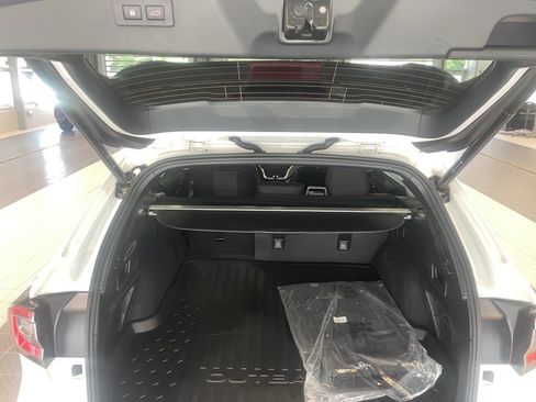 Used 2024 Subaru Outback Premium AWD/4WD image 12