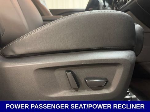 Used 2025 Nissan Rogue SL w/ Tech Package AWD/4WD image 43