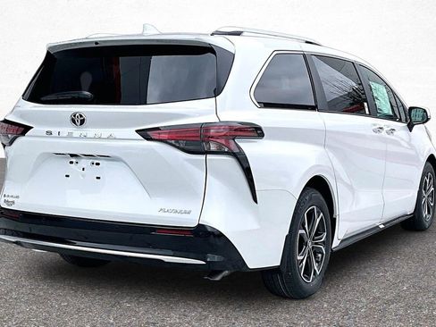 New 2026 Toyota Sienna Platinum image 11