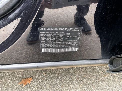 Used 2025 Volkswagen Atlas SE image 32