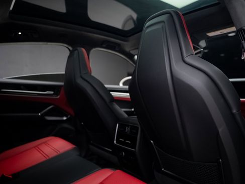 Used 2025 Porsche Cayenne Turbo image 72