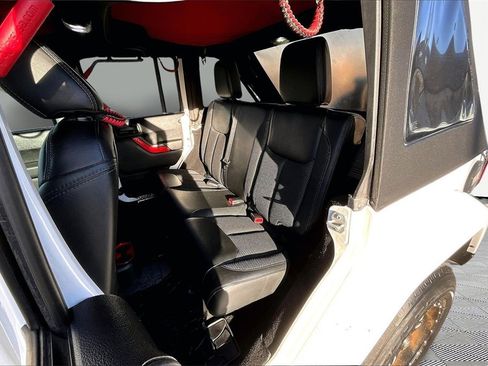 Used 2016 Jeep Wrangler Unlimited Sahara image 26