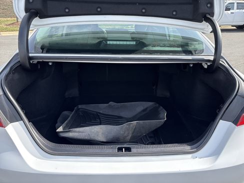 Used 2020 Toyota Camry SE image 33