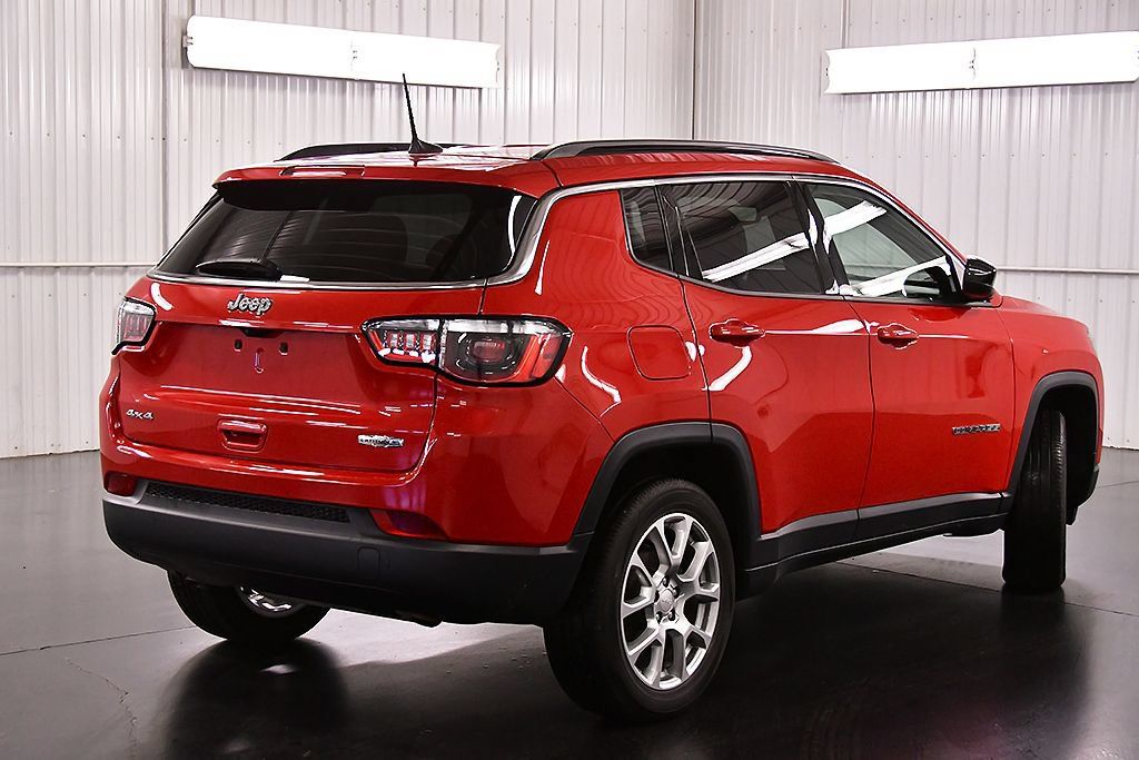 Used 2023 Jeep Compass Latitude AWD/4WD image 7