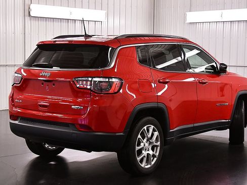 Used 2023 Jeep Compass Latitude AWD/4WD image 7