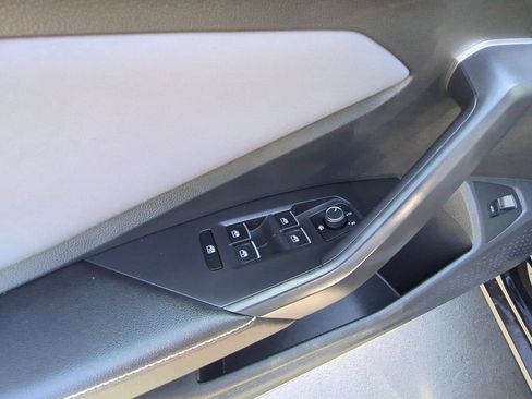 Used 2025 Volkswagen Jetta SE FWD image 13