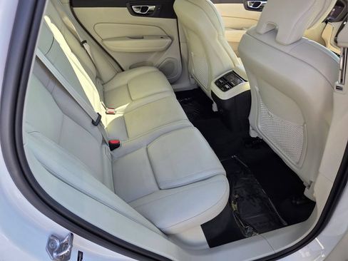 Used 2022 Volvo XC60 B5 Inscription w/ Climate Package FWD image 20