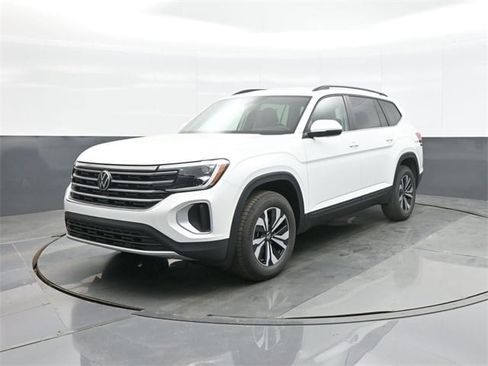 New 2026 Volkswagen Atlas SE image 3