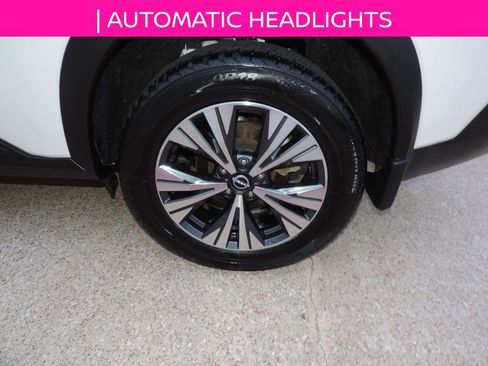 Used 2023 Nissan Rogue SV image 11