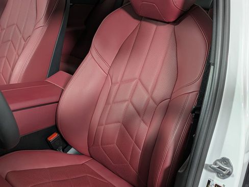 Used 2025 BMW 530i xDrive image 16