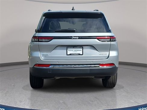 Used 2024 Jeep Grand Cherokee Limited image 6