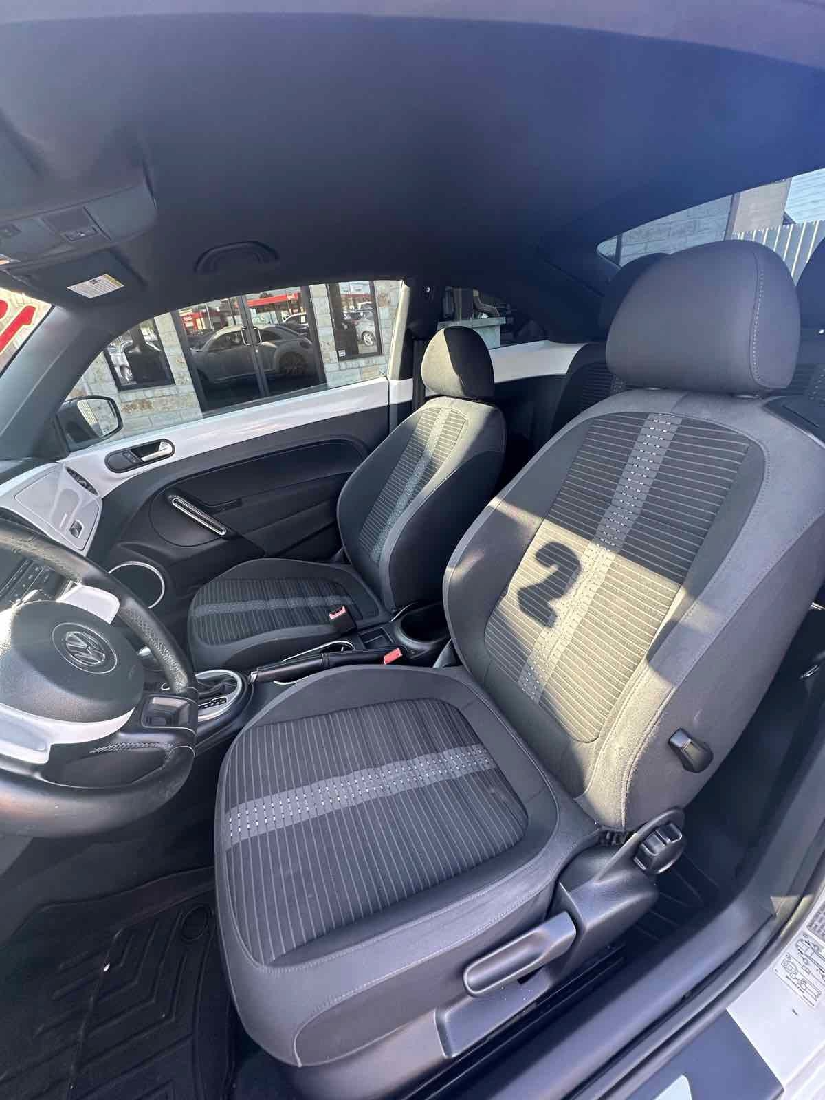 Used 2012 Volkswagen Beetle Turbo FWD image 11