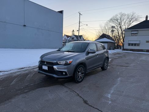 Used 2017 Mitsubishi Outlander Sport SE image 3