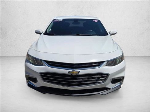 Used 2018 Chevrolet Malibu LT FWD image 2
