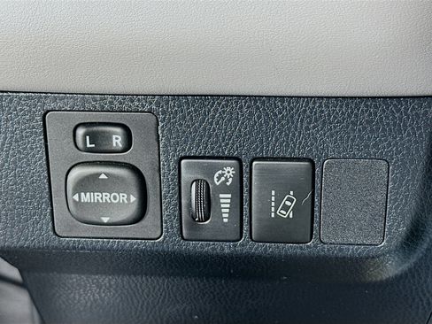 Used 2018 Toyota RAV4 XLE AWD/4WD image 16
