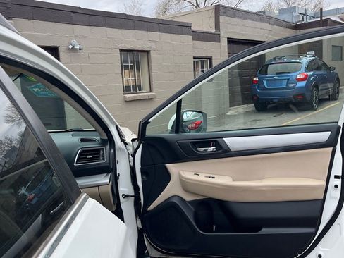 Used 2017 Subaru Outback 2.5i Premium image 11