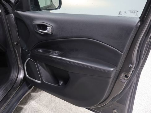 Used 2019 Jeep Compass Latitude AWD/4WD image 25
