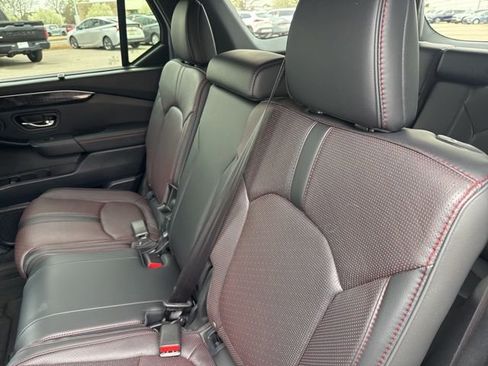 Used 2025 Honda Pilot Black Edition image 21