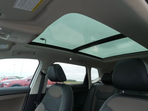 Used 2022 Volkswagen Taos SEL image 29