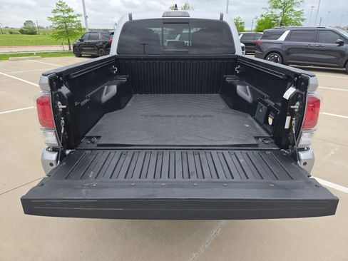 Used 2020 Toyota Tacoma TRD Sport w/ Technology Package AWD/4WD image 31