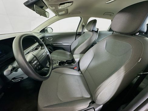 Used 2025 Kia K4 LXS image 13