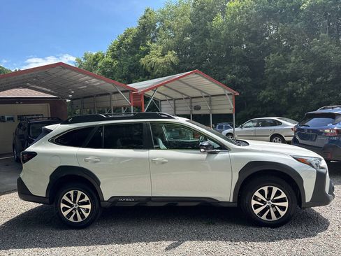 Used 2023 Subaru Outback Premium AWD/4WD image 19