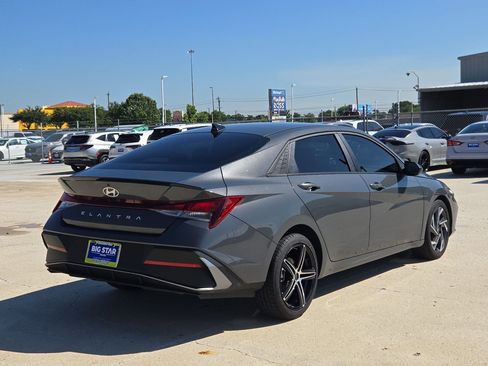 Used 2025 Hyundai Elantra Sport FWD image 3