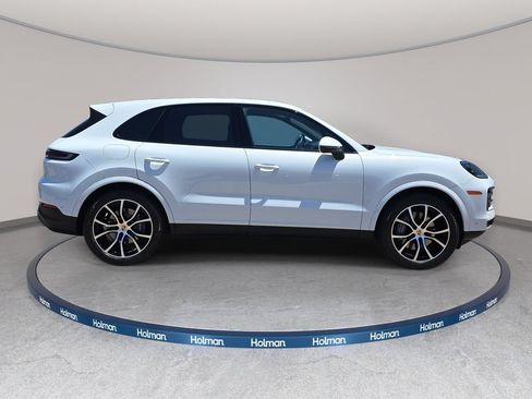 Used 2024 Porsche Cayenne AWD/4WD image 5