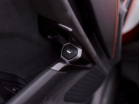 Used 2025 Lamborghini Revuelto AWD/4WD image 57