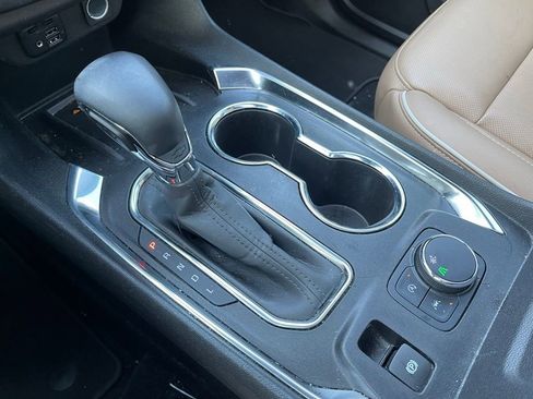 Used 2023 Chevrolet Traverse Premier image 11