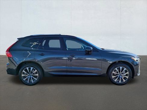 Used 2025 Volvo XC60 B5 Core w/ Protection Package Premier image 6