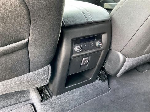 Used 2023 Chevrolet Traverse LT FWD image 34