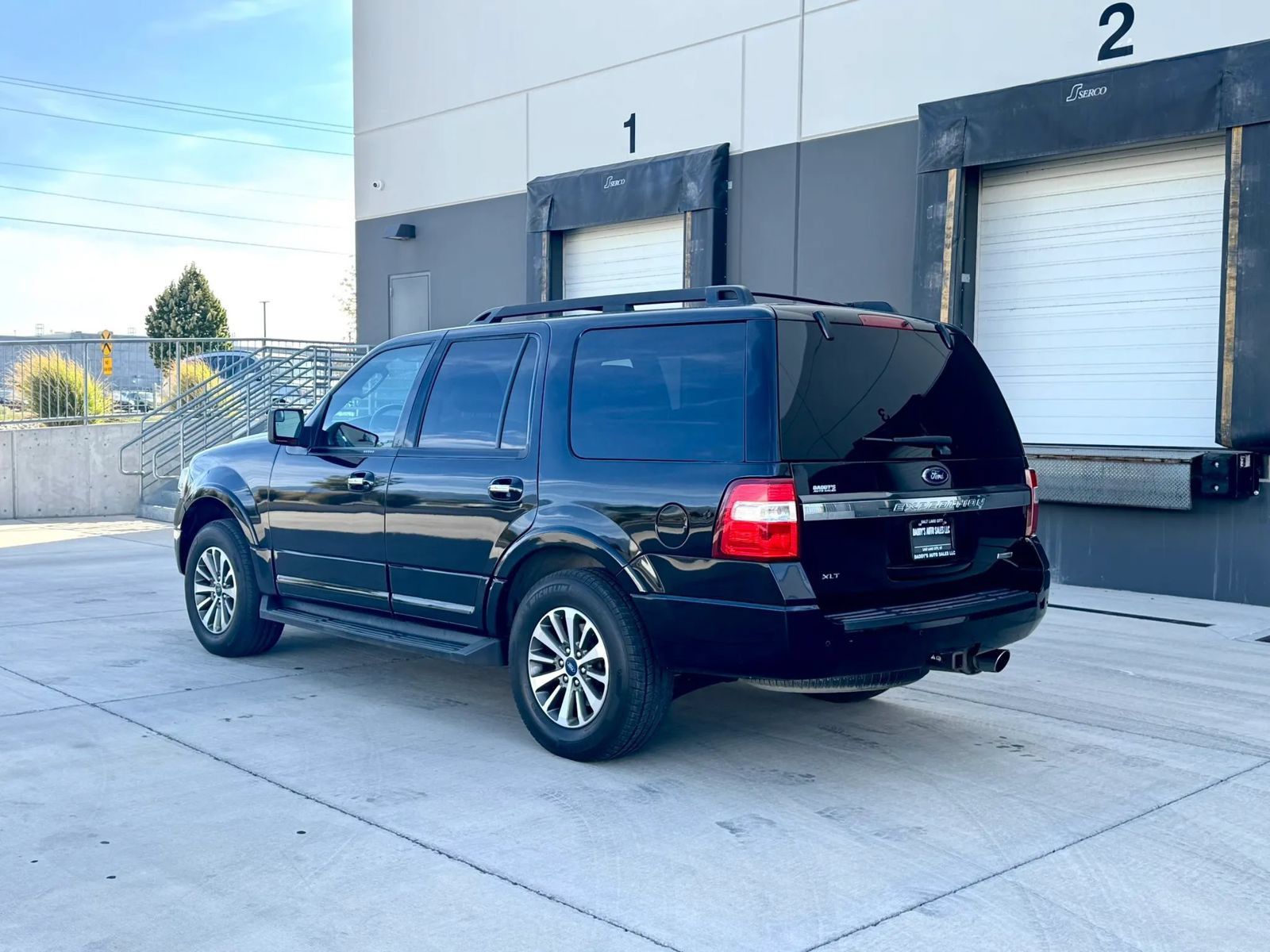 Used 2017 Ford Expedition XLT w/ Equipment Group 202A AWD/4WD image 3