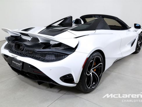 Used 2024 McLaren 750S Spider image 10