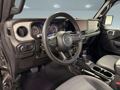 Used 2024 Jeep Wrangler Unlimited Sport AWD/4WD image 4
