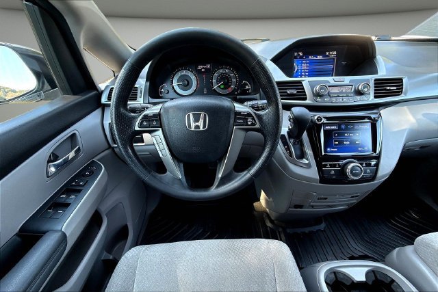 Used 2016 Honda Odyssey SE image 10