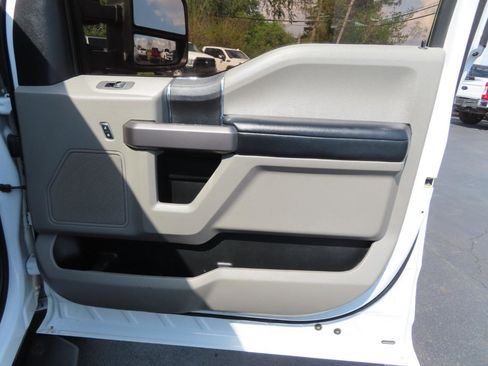 Used 2019 Ford F250 XLT w/ XLT Value Package image 44