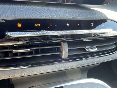 Certified 2025 Buick Enclave Preferred AWD/4WD image 20