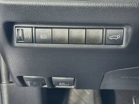 Certified 2019 Toyota RAV4 XLE w/ Convenience Package FWD image 11