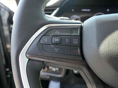 Used 2023 Jeep Grand Cherokee Limited w/ Luxury Tech Group II RWD image 13