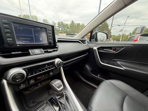 Used 2022 Toyota RAV4 XLE Premium image 26
