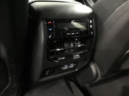 Used 2023 Jeep Grand Cherokee L Limited image 32