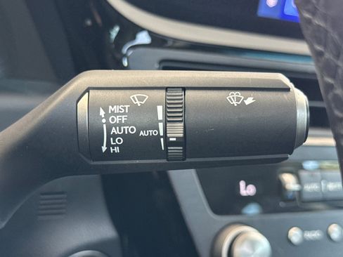 Used 2025 Lexus ES 300h w/ Premium Package FWD image 31