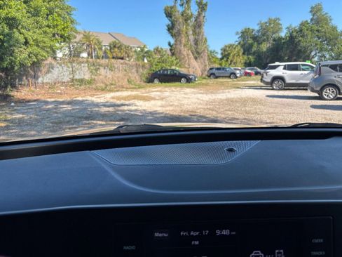 Used 2024 Kia Sportage LX image 17