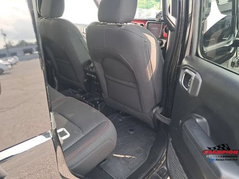 Used 2023 Jeep Wrangler Unlimited Rubicon w/ Cold Weather Group AWD/4WD image 19