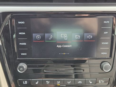 Used 2020 Volkswagen Passat 2.0T SE image 17