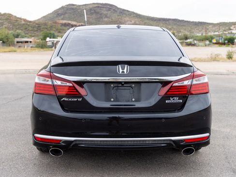 Used 2016 Honda Accord Touring image 4