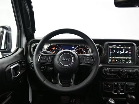 Used 2023 Jeep Gladiator Sport image 32