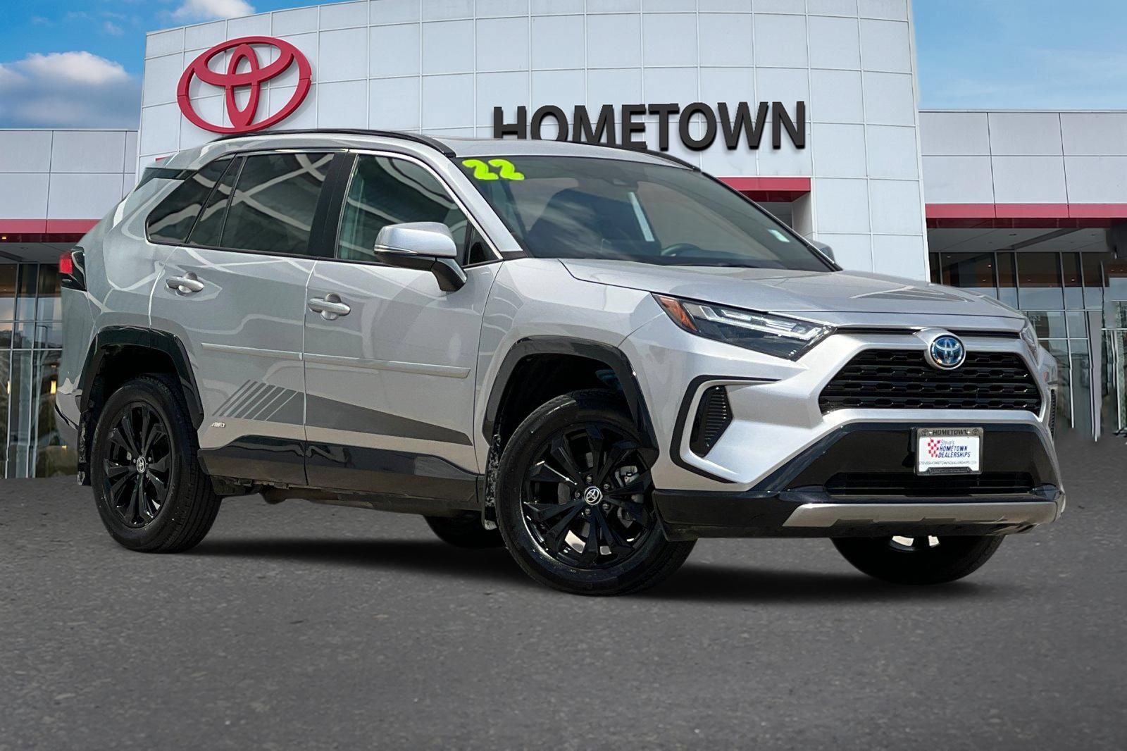 Used 2022 Toyota RAV4 SE w/ Convenience Package AWD/4WD image 2