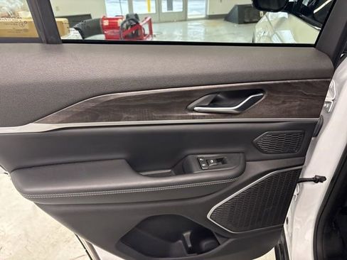 Used 2022 Jeep Grand Cherokee Limited 4xe image 27